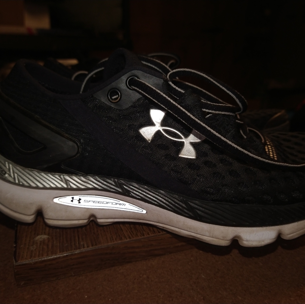 Under Armour shoes size 6.5 Black and white